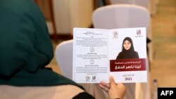 قطر میں انتخابات میں 18 سال سے زائد عمر کے شہری ووٹ دے سکتے ہیں۔ قطر کے امیر تمیم بن حمد خلیقہ الثانی نے رواں برس جولائی میں انتخابی قوانین کی منظوری دی تھی۔ جن کے تحت ملک میں کوئی سیاسی جماعت نہیں ہے البتہ امیدوار آزادانہ طور پر انتخابات میں حصہ لے رہے ہیں۔